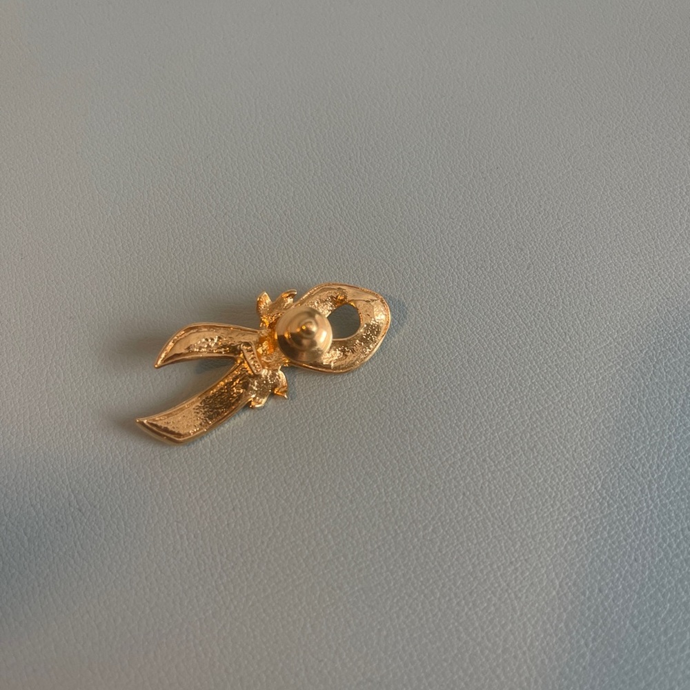 Signed Avon Ribbon Pin - Picture 3 of 4